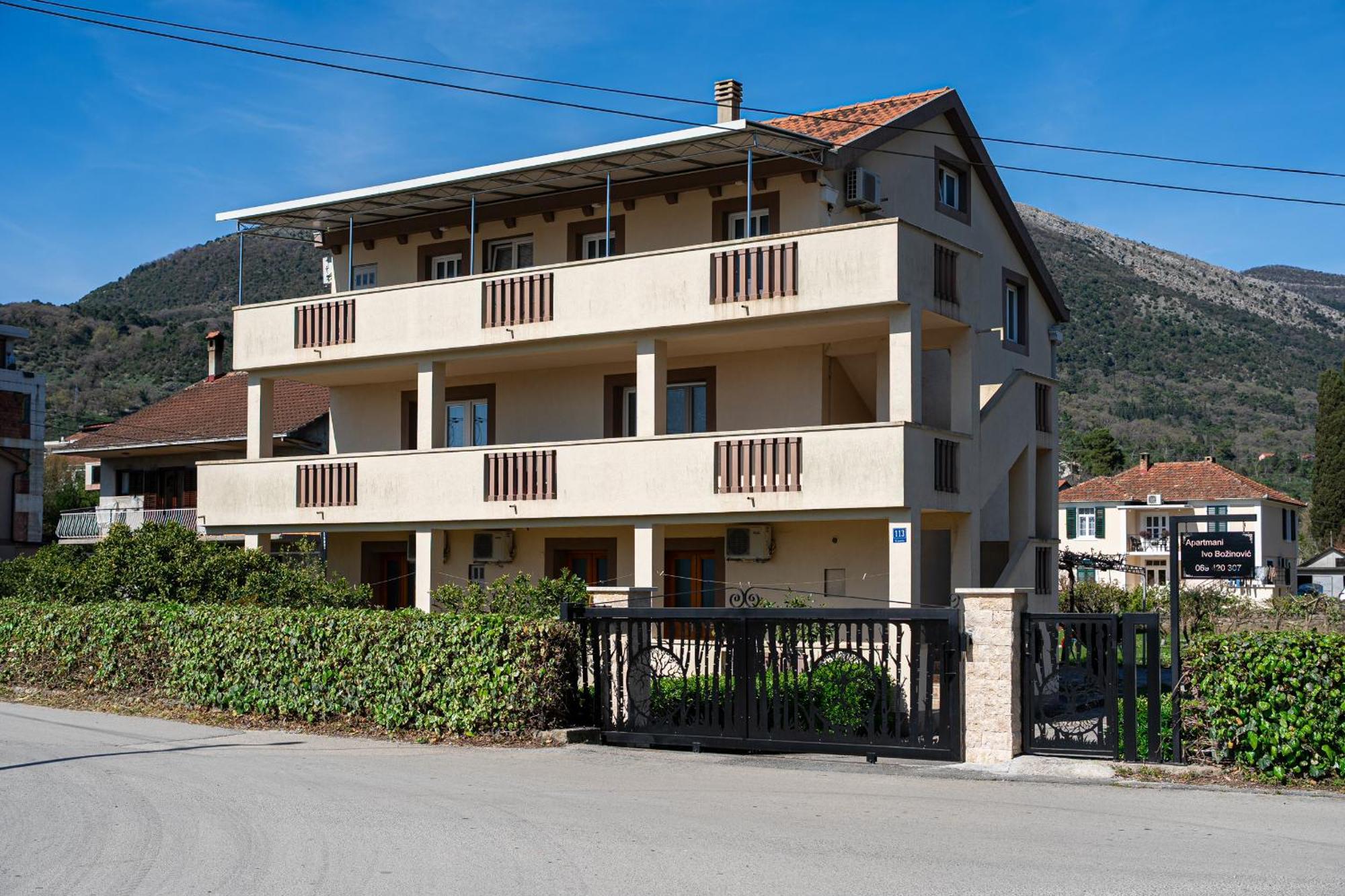 Apartments Ivo Bozinovic Тиват Екстер'єр фото